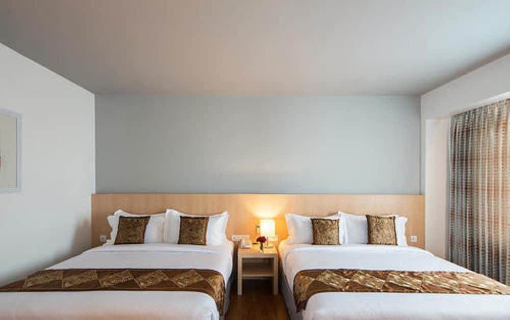 Wyne Hotel Yangon Exteriör bild
