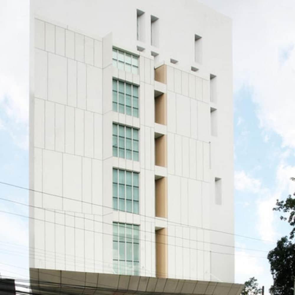 Wyne Hotel Yangon Exteriör bild