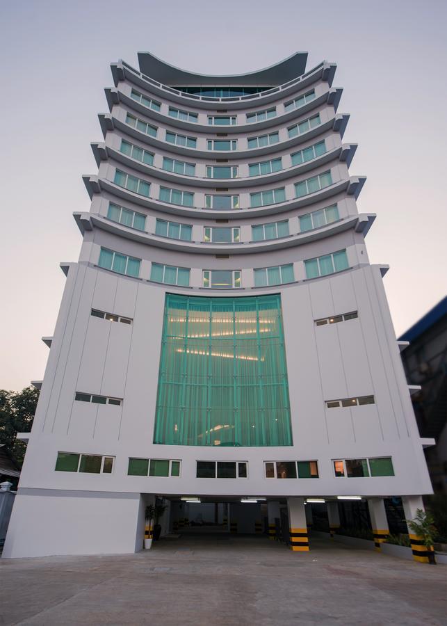 Wyne Hotel Yangon Exteriör bild