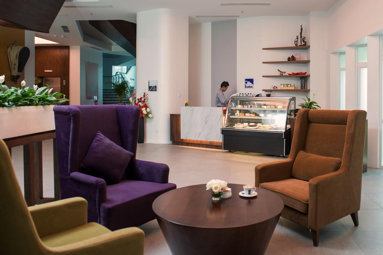 Wyne Hotel Yangon Exteriör bild