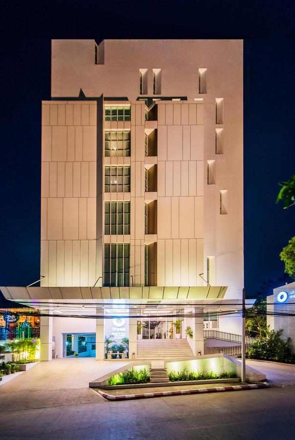 Wyne Hotel Yangon Exteriör bild